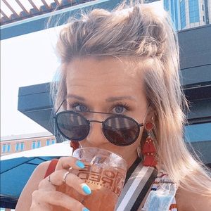 Meet your Posher, Courtney